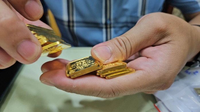 Sáng 12-1, giá vàng miếng SJC lần đầu chạm mốc 162 triệu đồng/lượng